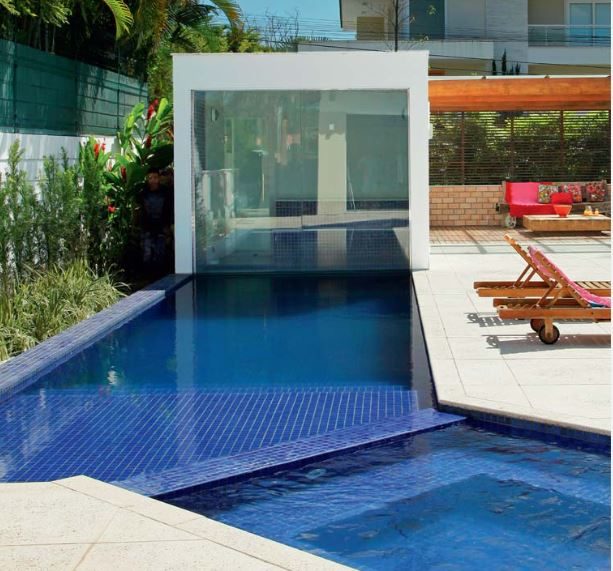 piscina com sauna intergada