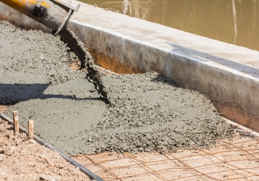 Concreto Usinado: Guia Completo Para Construção de Piscinas Resistentes e Duráveis
